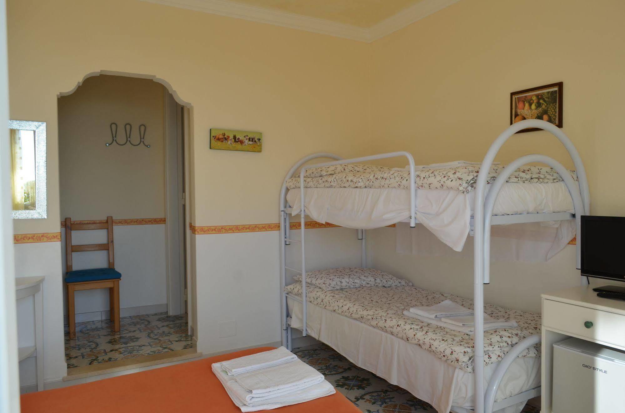 Le Ginestre Di Capri Bb & Holiday House Anacapri  Eksteriør billede