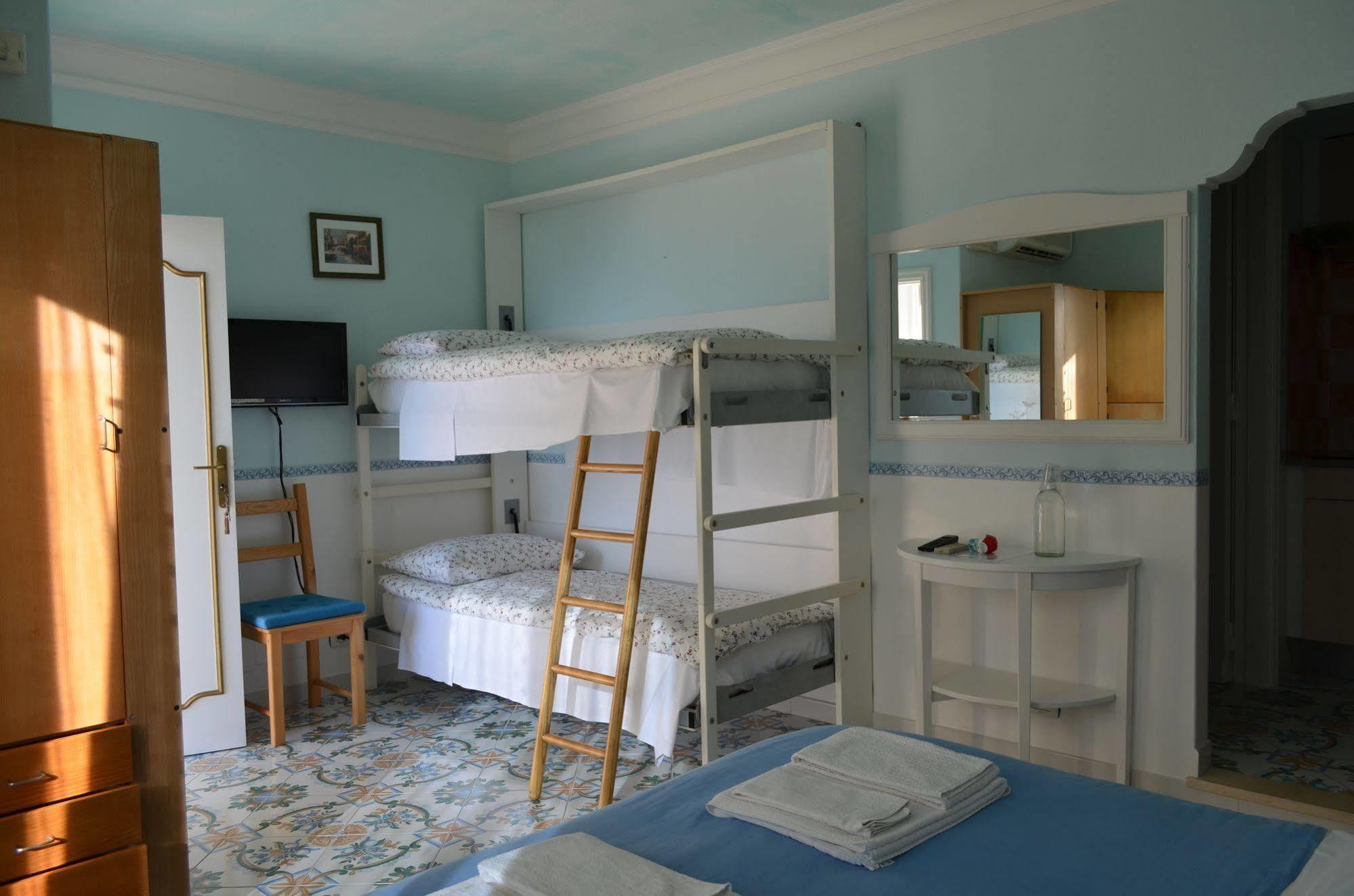 Le Ginestre Di Capri Bb & Holiday House Anacapri  Eksteriør billede